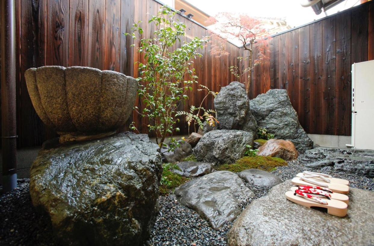 京町家の宿 三石 Kyoto Buitenkant foto